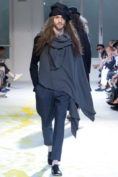 Look 16